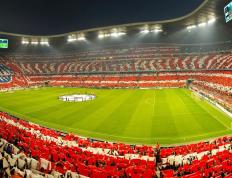 开云体育中国-西亚卡姆40分弑旧主显锋芒，勇士险胜雄鹿展露冠军相