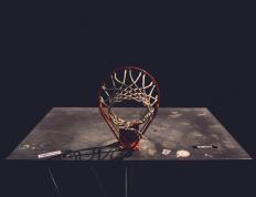 开云体育-铁壁与利刃，足球世界的两极叙事