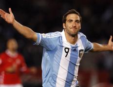 开云APP-黄潜艇击沉银河战舰，比利亚雷亚尔强势晋级背后的战术革命