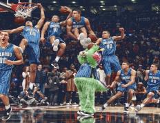 开云体育-鹈鹕振翅难逃鹰爪，但今夜天空只写一个名字，扎克·拉文