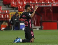 开云官方app入口-关于格拉纳达门将神勇，保护球门不失的信息