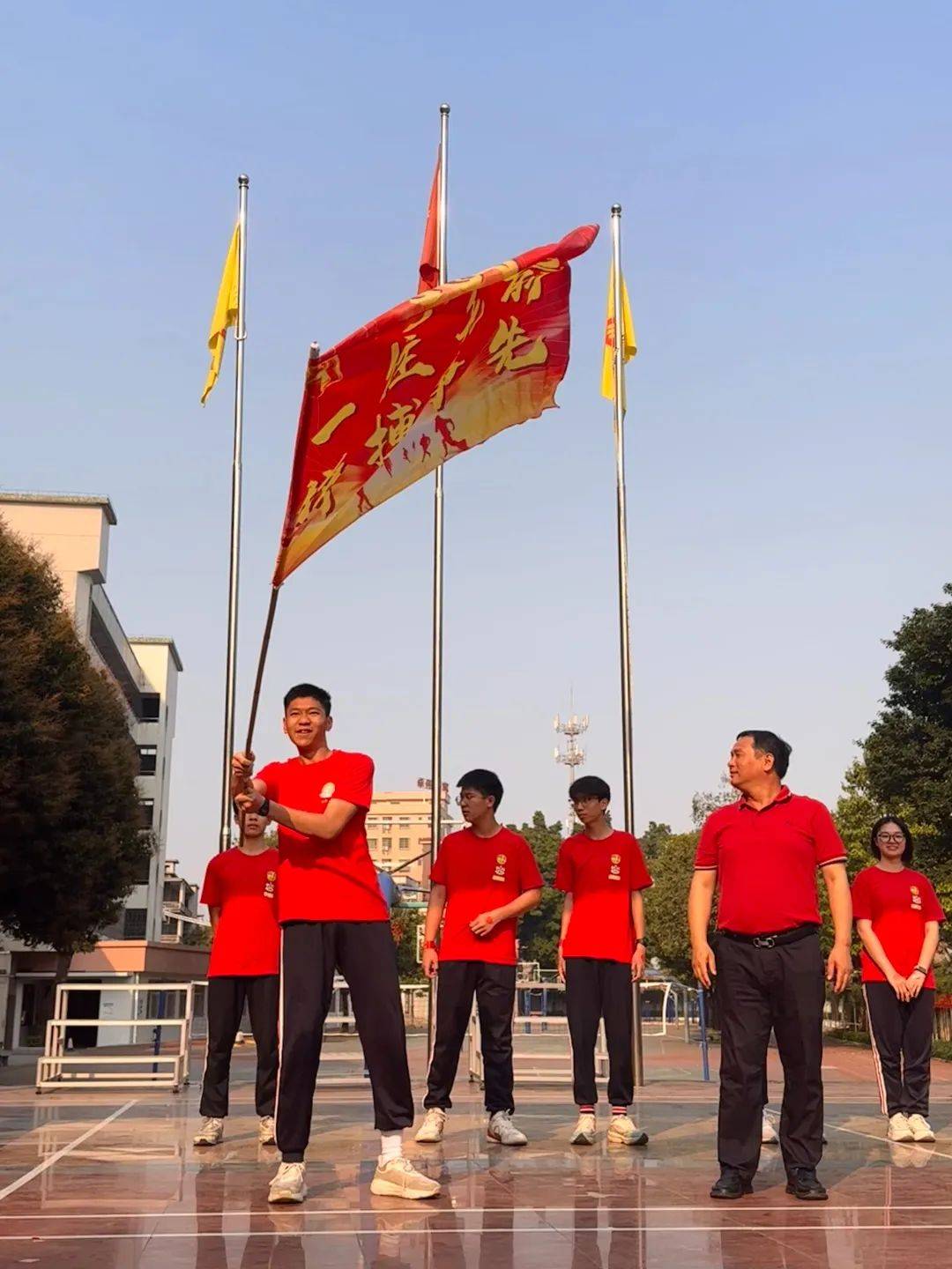开云体育平台APP-德国国脚高举国旗誓言冲刺冠军