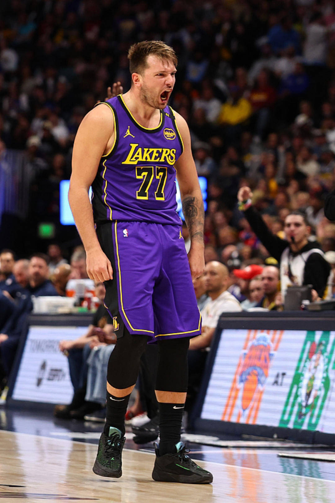 开云体育app-湖人战胜掘金,保持不败纪录