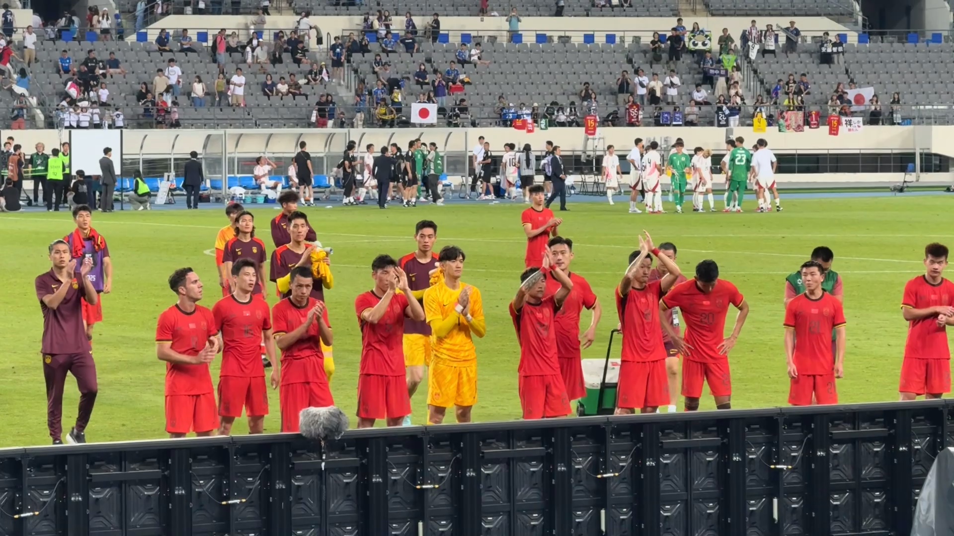 开云体育-东亚足球大赛中引发热议的一幕