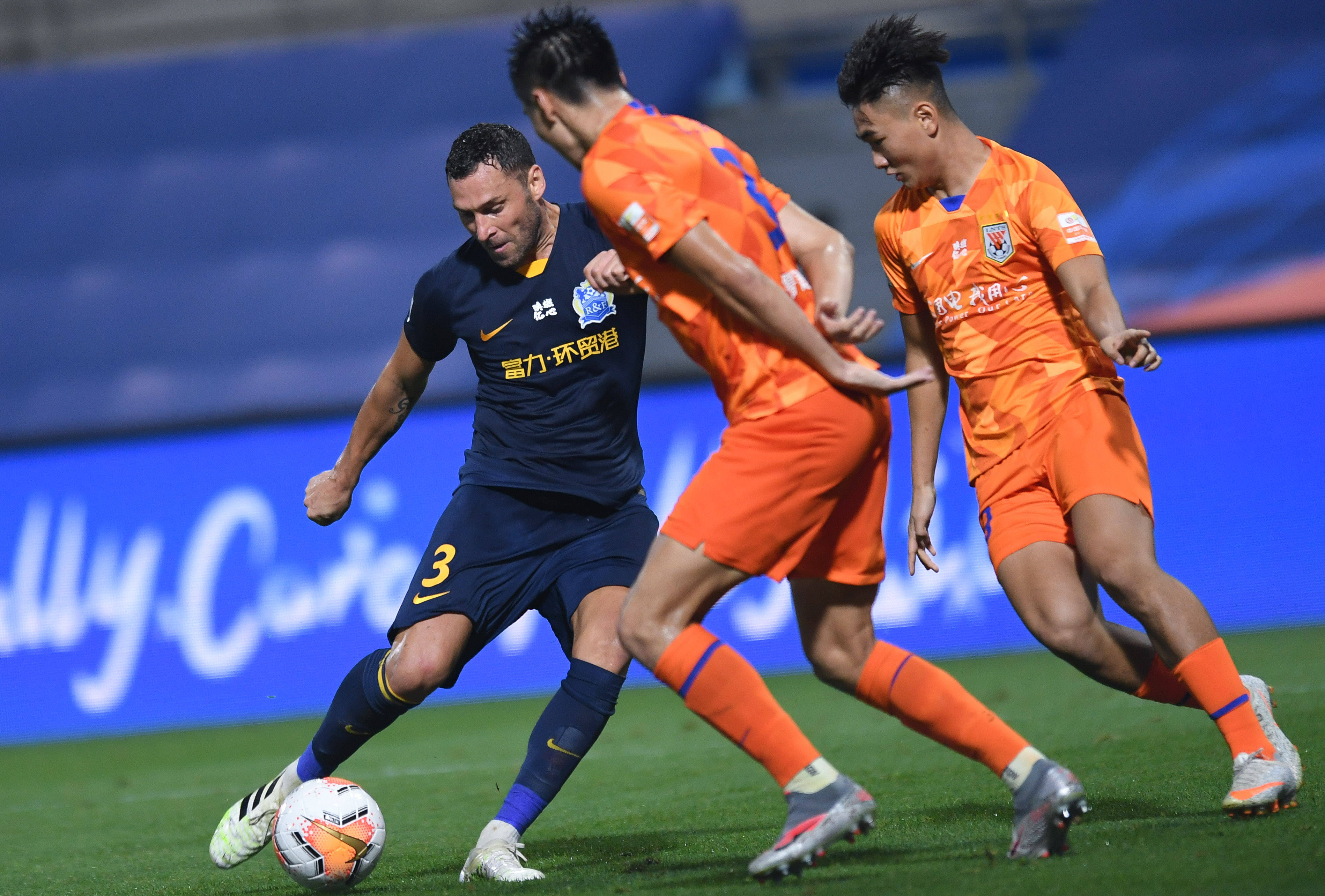 开云APP-广州富力主场战胜山东鲁能，喜获胜利