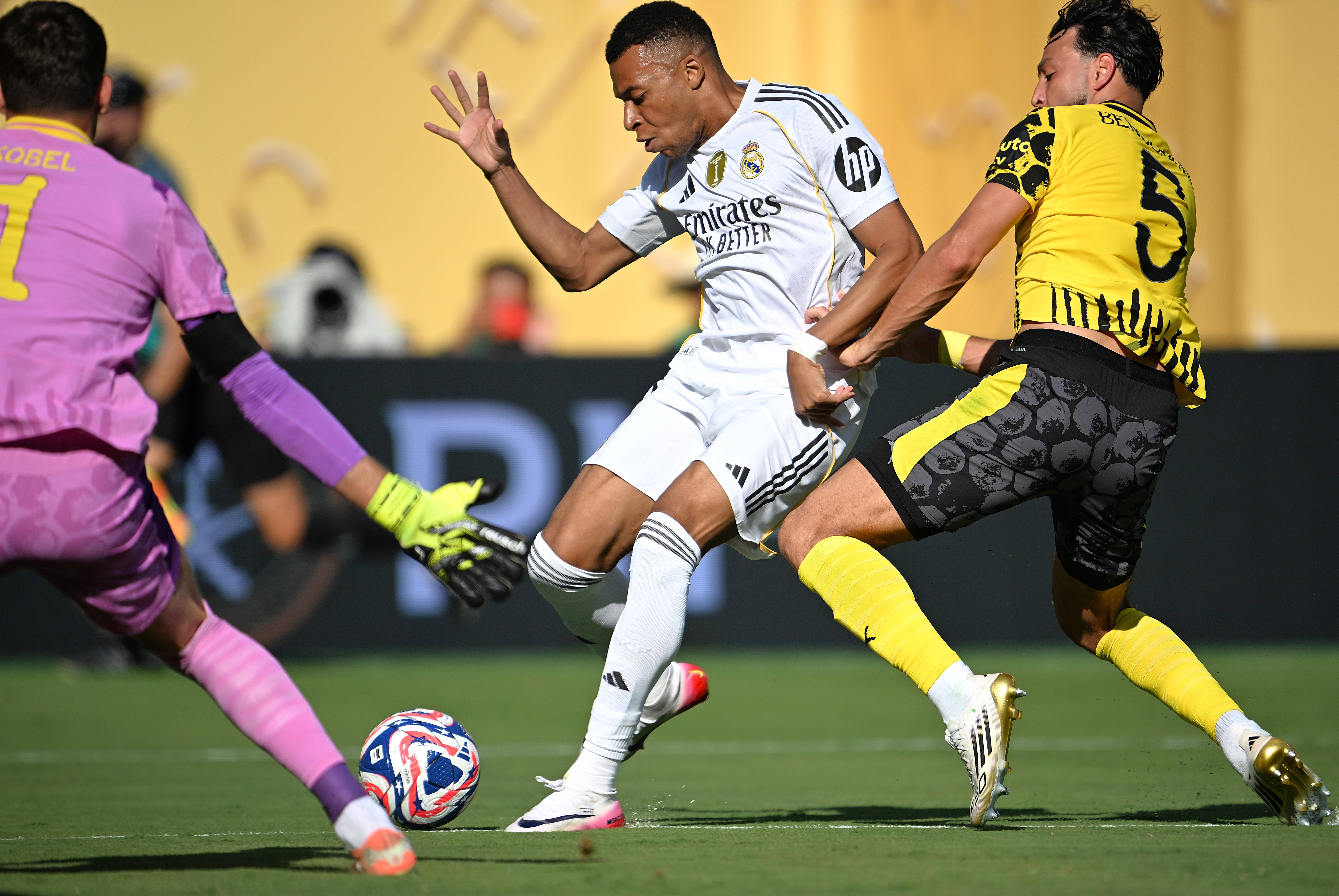 开云体育官网-皇家马德里队再胜对手，晋级下一轮