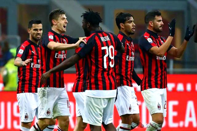 开云体育app-AC米兰赢得激战，保持胜利势头