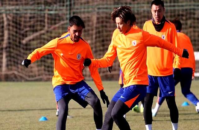 开云体育官方网站-紧张比拼中诞生新星,球队士气高涨