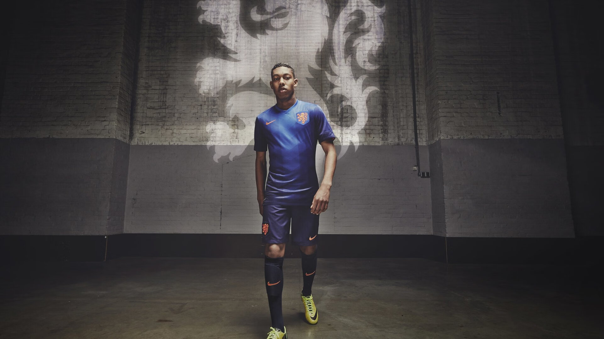 开云体育-意甲焦点战之夜,当梅西们隐身时,布伦森却无处不在